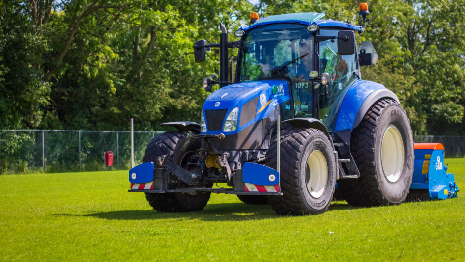 Tracktor Met Spijkerzaaimachine